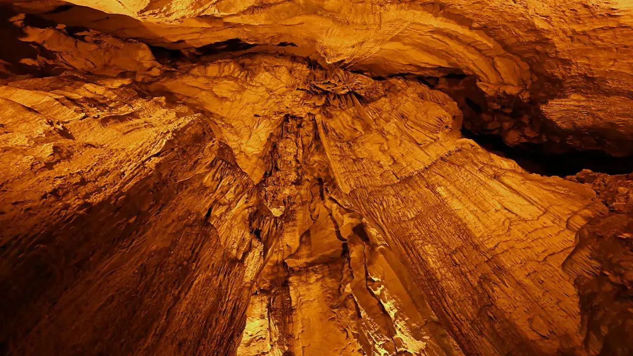 yer-altinin-cazibe-merkezi-cal-magarasinda-yogunluk