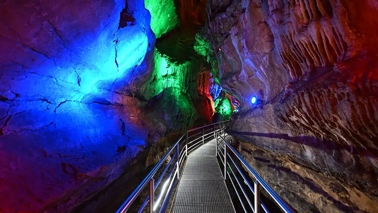 yer-altinin-cazibe-merkezi-cal-magarasinda-yogunluk