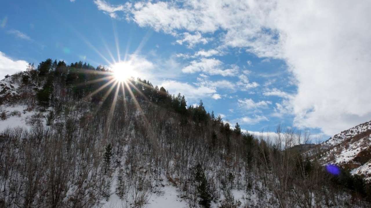 gumushanede-karla-kapli-zirvelerde-zorlu-yuruyus-vali-barus-da-katildi