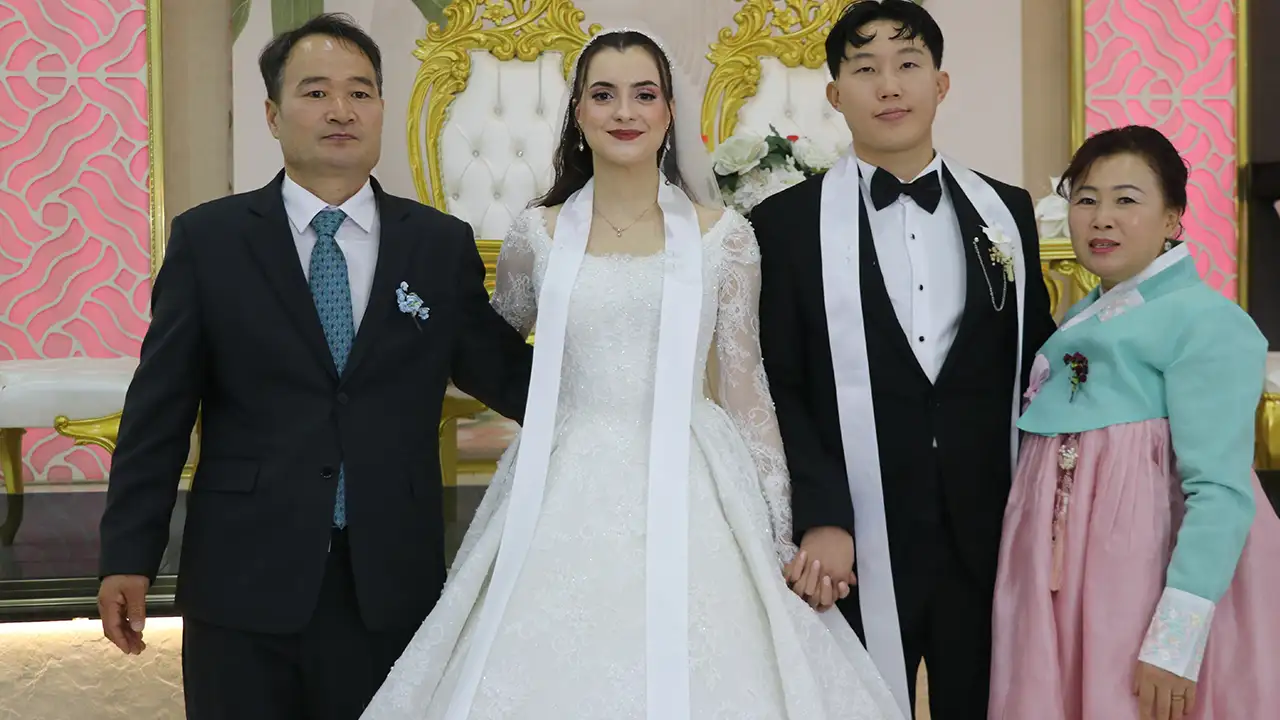 istanbulda-tanistilar-cayelinde-evlendiler-koreli-damat-karadeniz-gelini