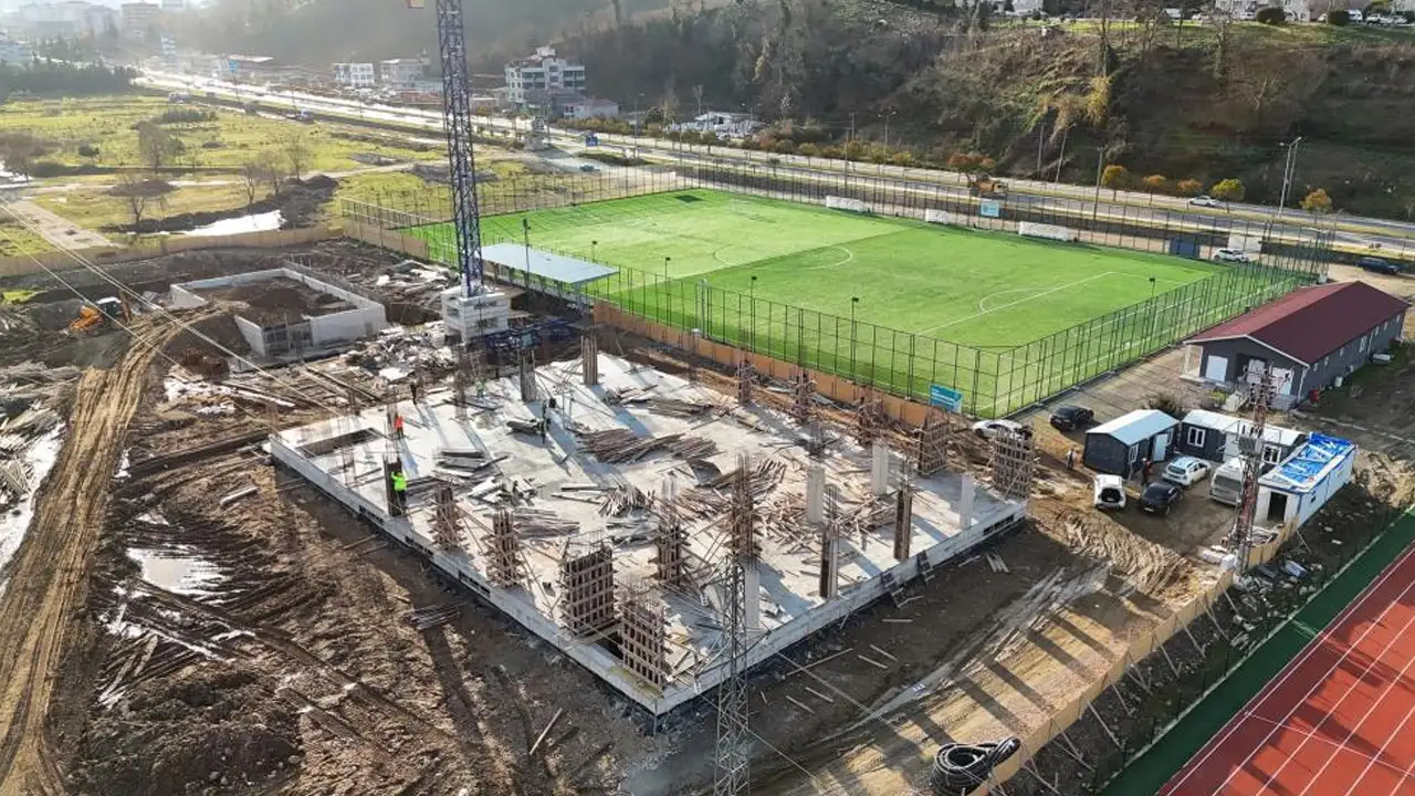 orduda-yari-olimpik-havuz-ve-spor-salonu-hizla-yukseliyor