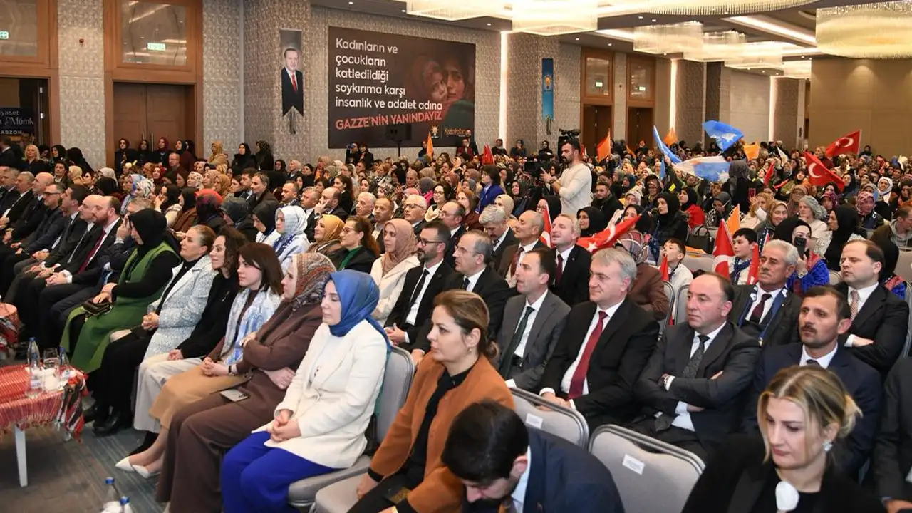 trabzonda-ak-parti-kadin-kollari-il-danisma-meclisi-toplantisi-baskan-gencten-kadin-istihdamina-vurgu