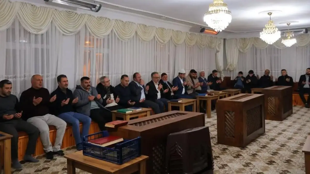 bayburt-taht-koyunde-mukabele-programi-koy-halkini-bulusturdu