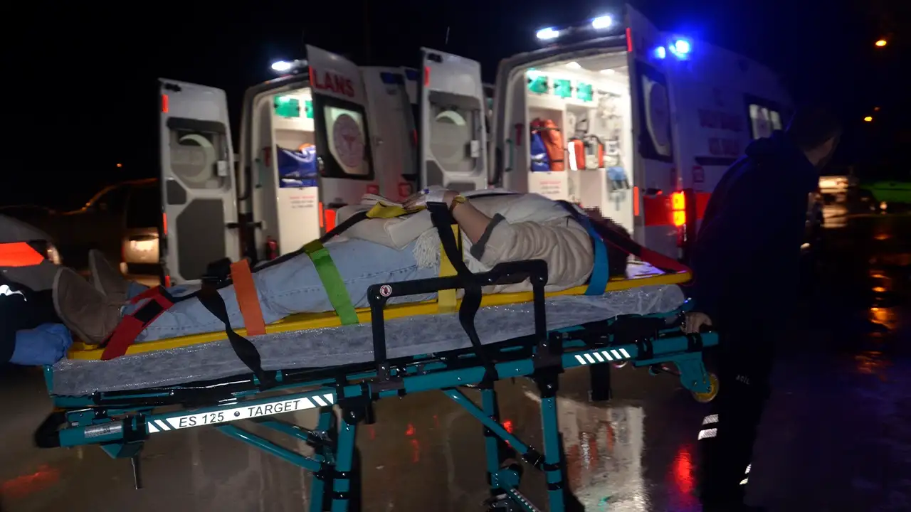 samsun-alacamda-kar-nedeniyle-zincirleme-kaza-5-kisi-yaralandi