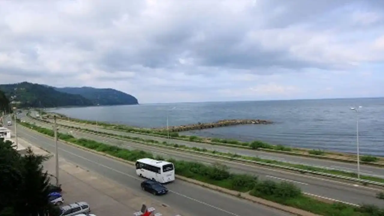 trabzon-trafiginde-dikkat-bircok-guzergahta-tek-serit-uygulamasi-var