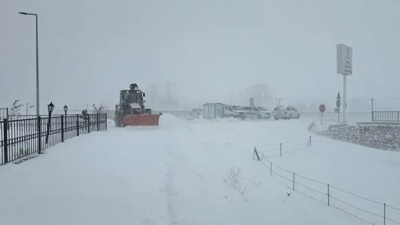 bayburtta-yogun-kar-uyarisi-zorunlu-olmadikca-disari-cikmayin