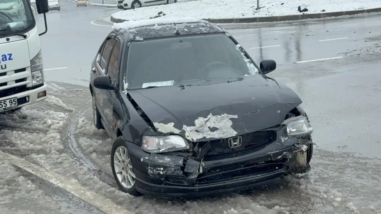 samsunda-kavsak-kazasi-yarali-acil-servise-kaldirildi