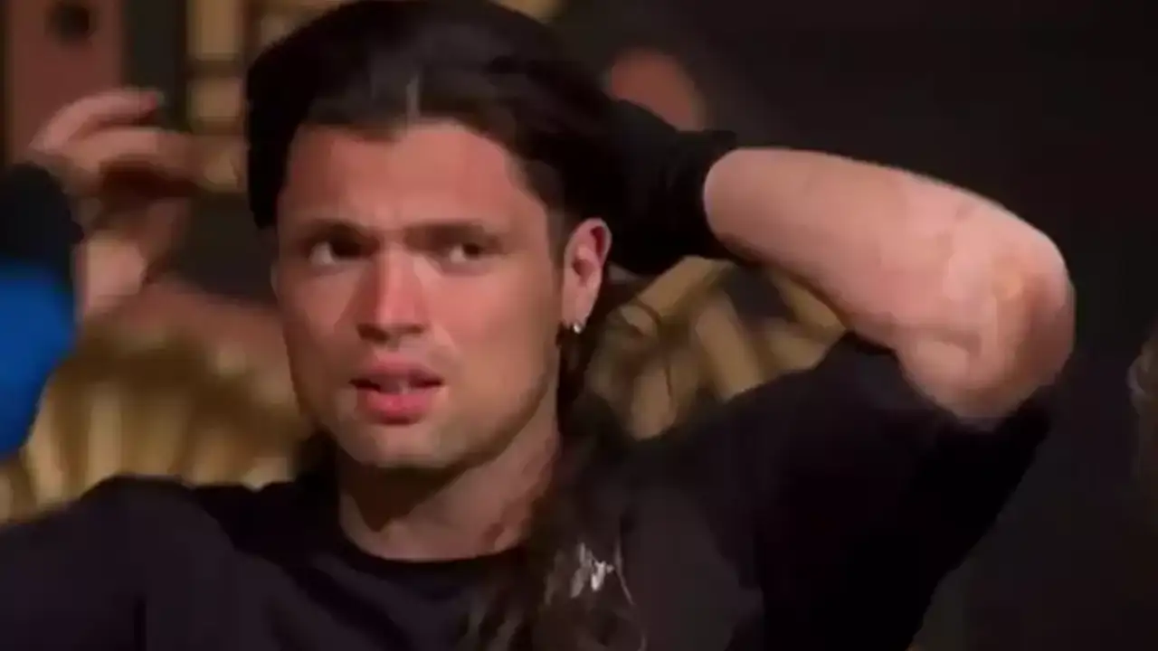 survivor-2026da-sac-krizi-onur-alp-camin-uzun-saclari-olay-oldu-turabiden-destek-geldi