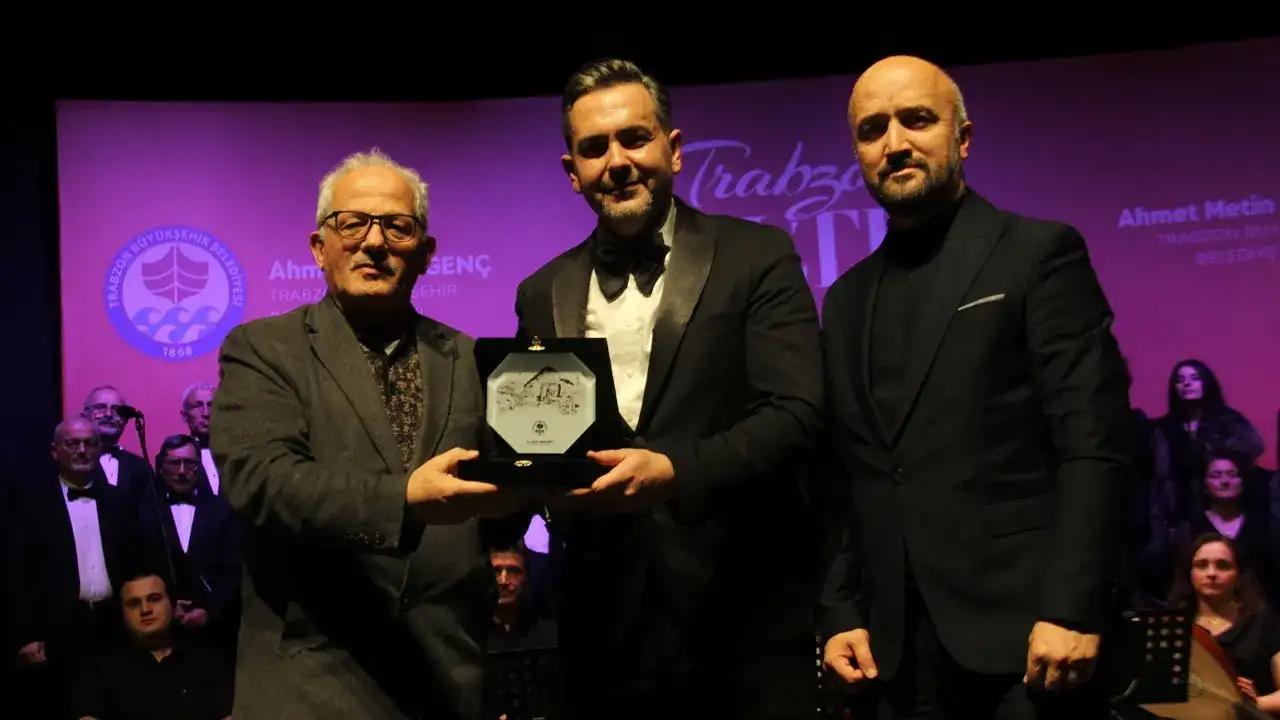 trabzon-taka-tsm-toplulugunun-vefa-temali-konseri-hamamizade-ihsanbey-kultur-merkezinde-sanatseverlerden-buyuk-ilgi-gordu