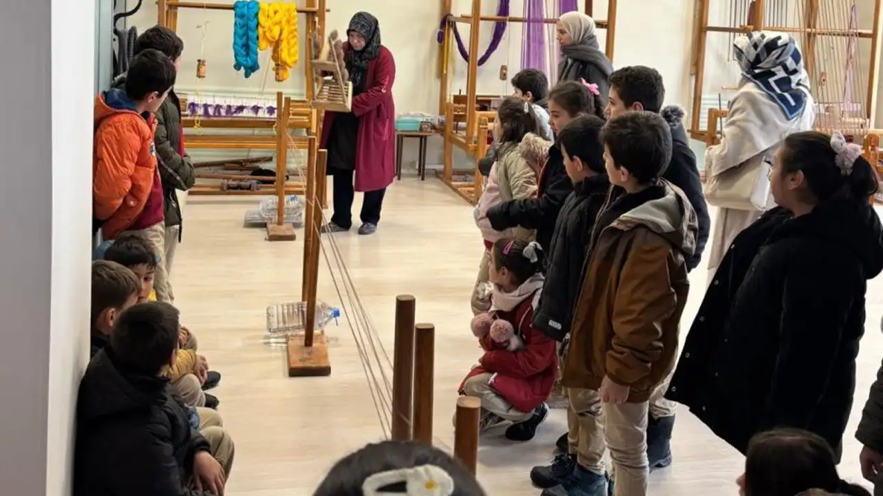 bayburtun-tescilli-degeri-ehram-cocuklara-tanitildi