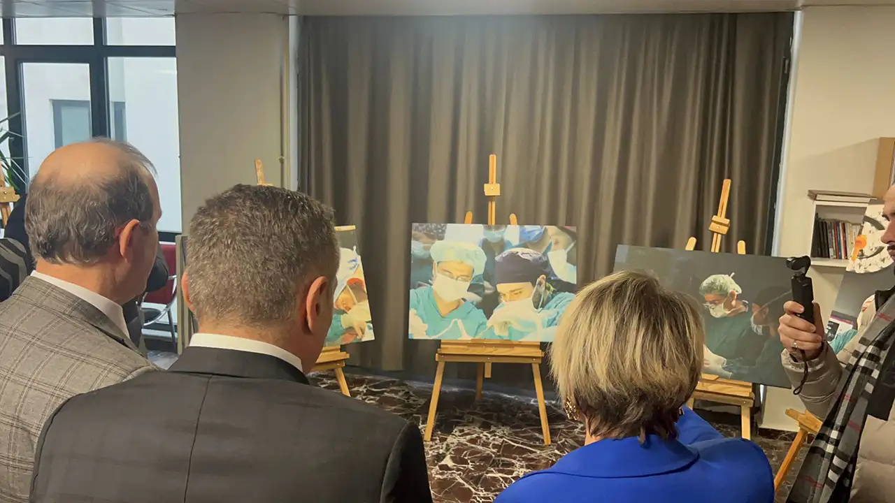 ktu-farabi-hastanesinde-bir-hayatlik-dokunus-sergisi-acildi