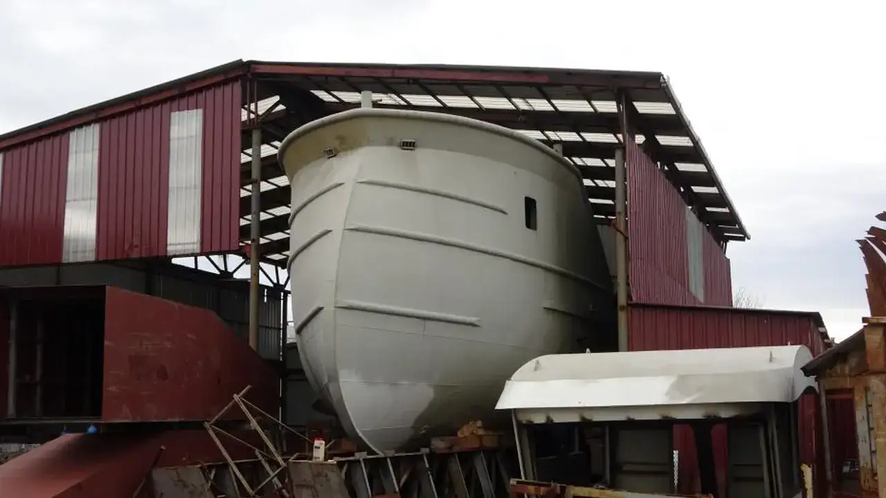 ofta-uretilen-ozel-tasarim-balikci-teknesi-senegale-gidiyor