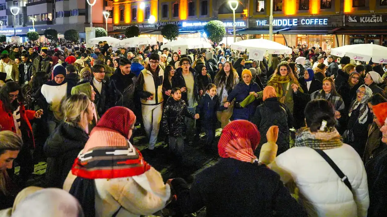 ortahisarda-kalandar-gecesi-festival-havasinda-kutlandi