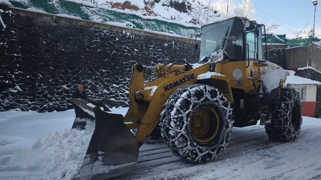 trabzonda-kar-alarmi-6-ilcede-34-mahalle-yolu-kapali