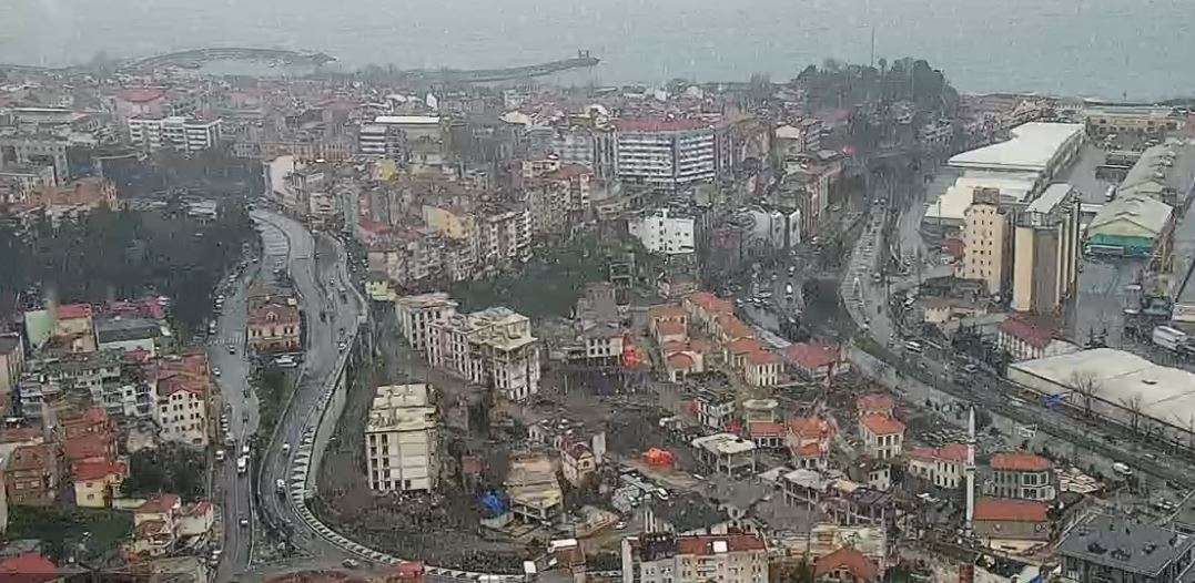 trabzonda-soguk-hava-etkili-boztepe-ve-ataturk-koskunde-kar-basladi