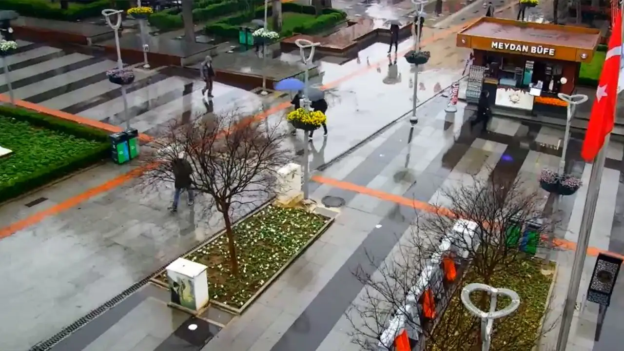 trabzonda-soguk-hava-etkili-boztepe-ve-ataturk-koskunde-kar-basladi