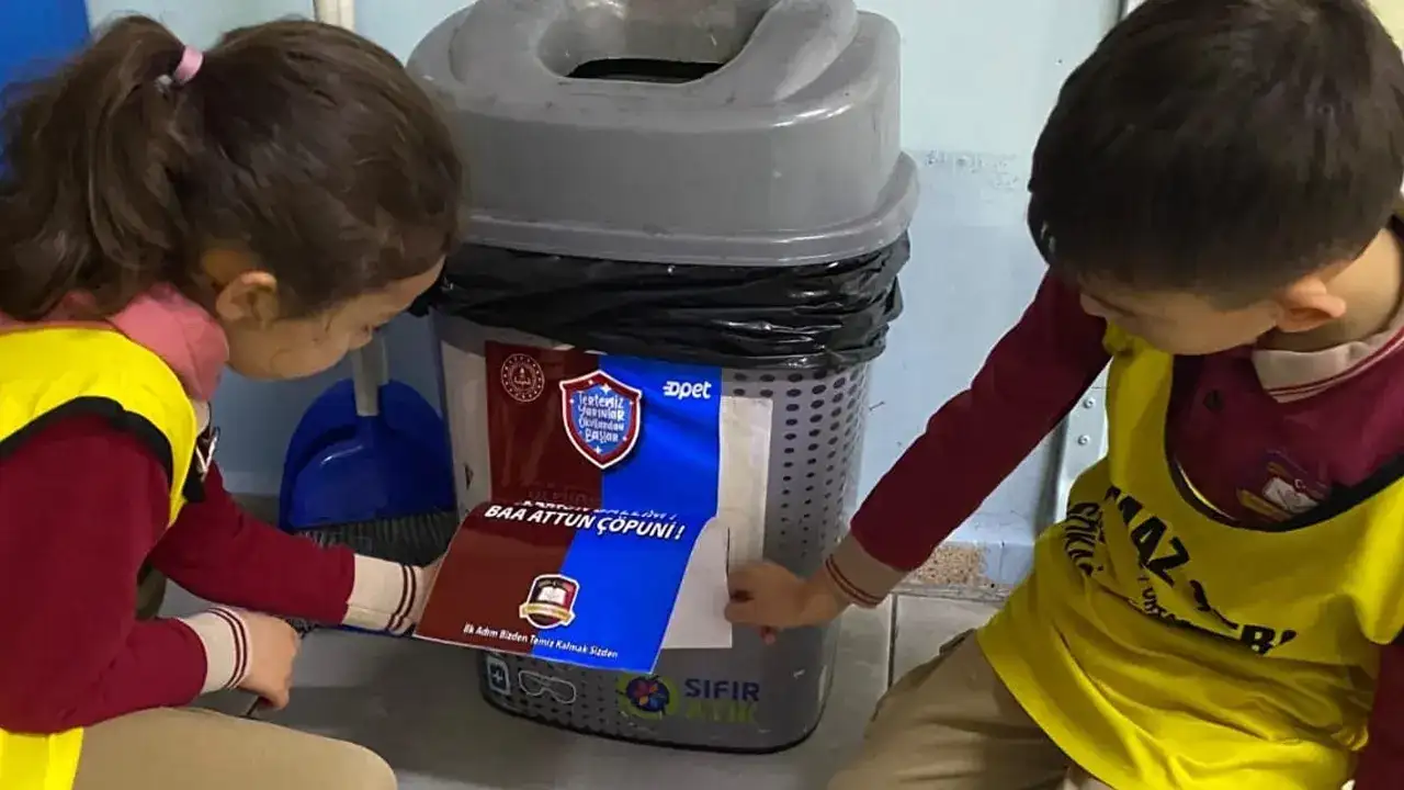 araklida-ogrenci-ve-ogretmenlerden-ornek-davranis-cevreye-anlamli-katki