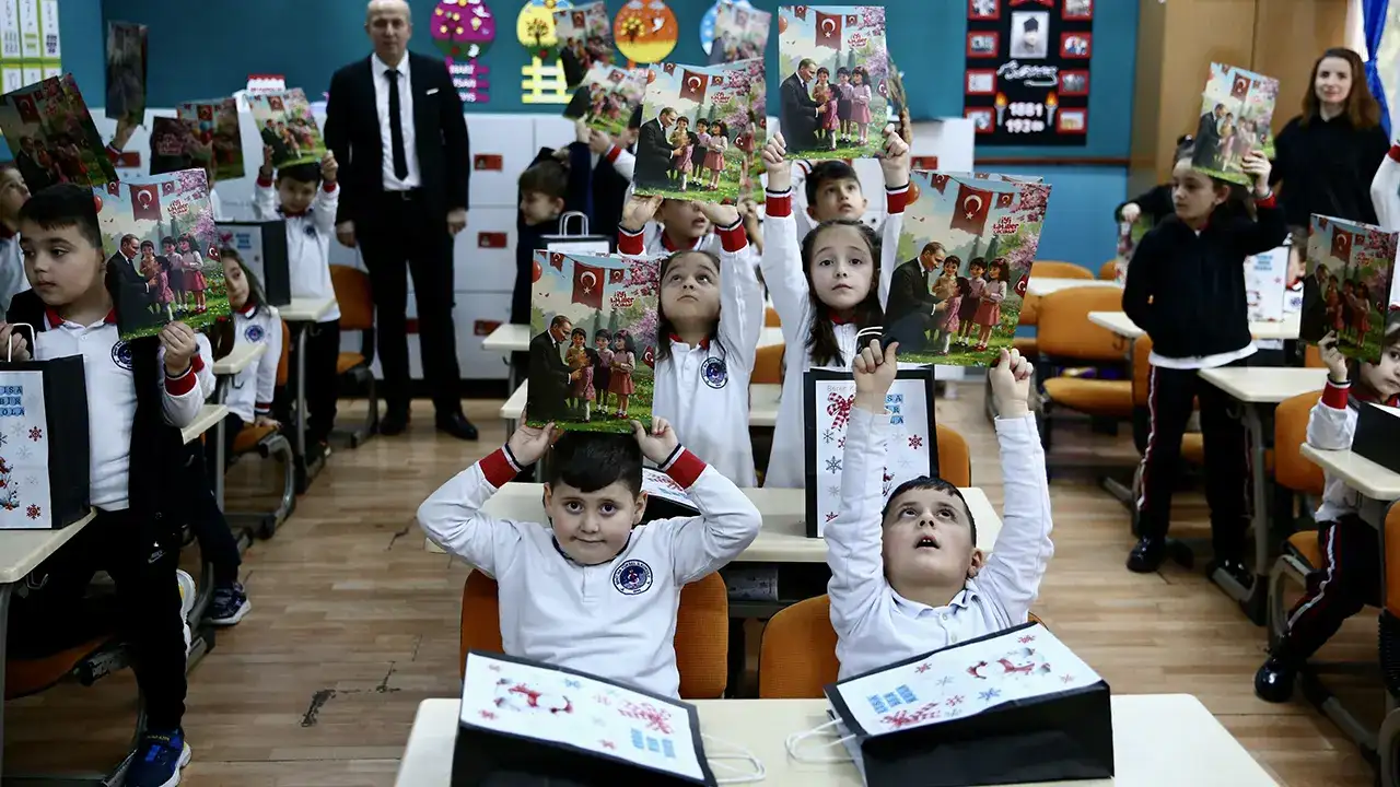 dogu-karadenizde-karne-sevinci-6-ilde-binlerce-ogrenci-tatile-girdi