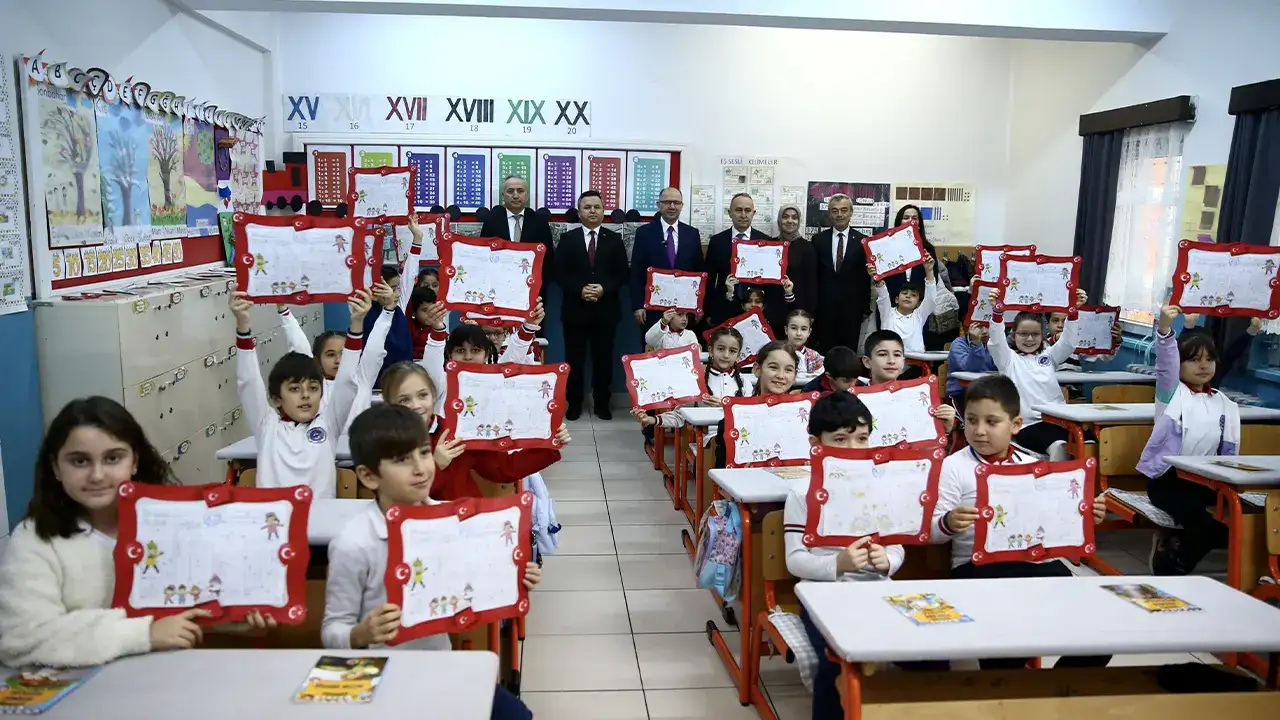 dogu-karadenizde-karne-sevinci-6-ilde-binlerce-ogrenci-tatile-girdi