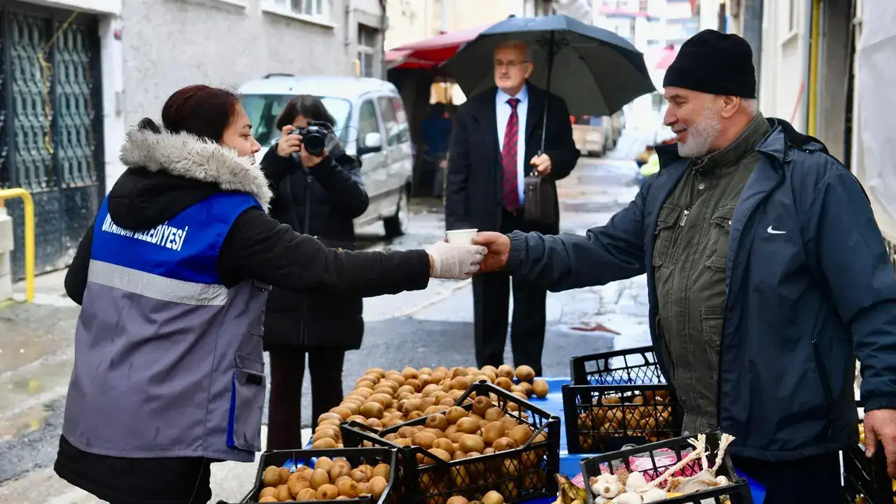 esnaf-ve-vatandasa-destek-ortahisarda-ucretsiz-sicak-corba-dagitimi-basladi