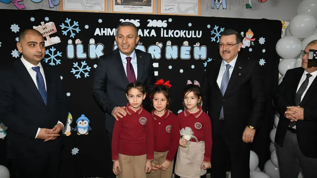 karne-gunu-heyecani-baskan-genc-ogrencilerle-bulustu