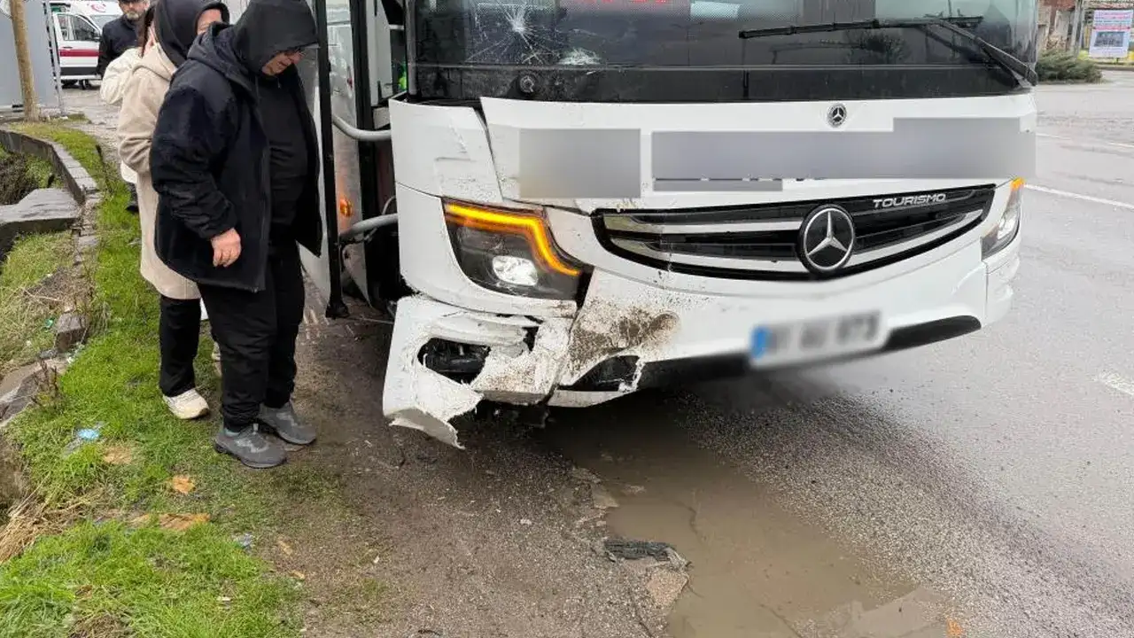 trabzon-plakali-arac-kazaya-karisti-4-kisi-yaralandi