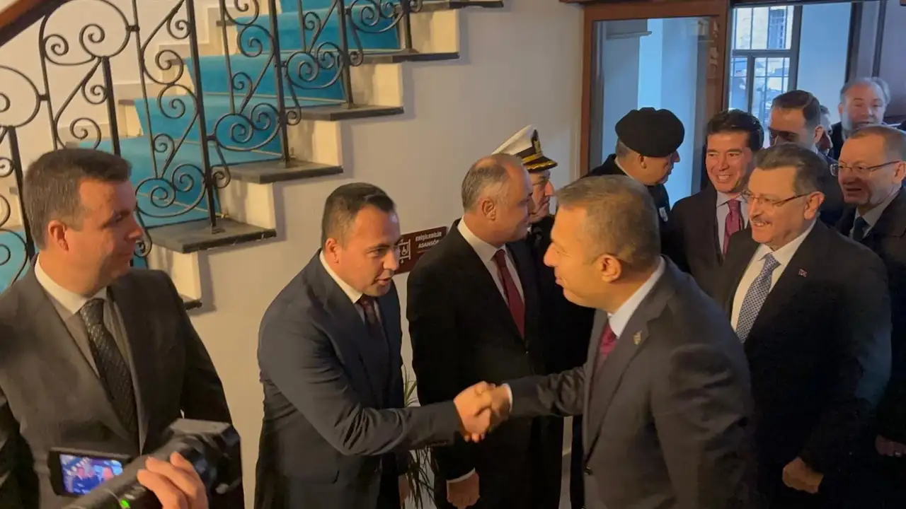 trabzonun-yeni-valisi-tahir-sahin-gorevine-basladi