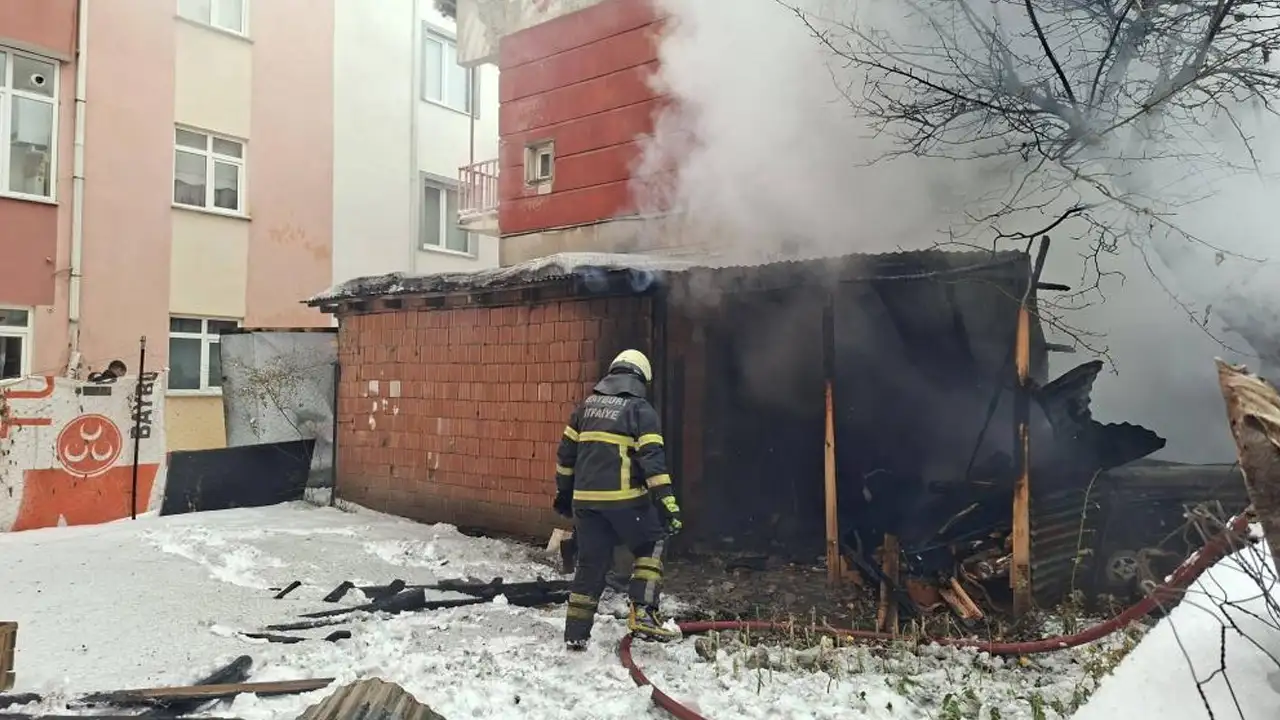 bayburtta-garaj-ve-depo-yangini-korkuttu