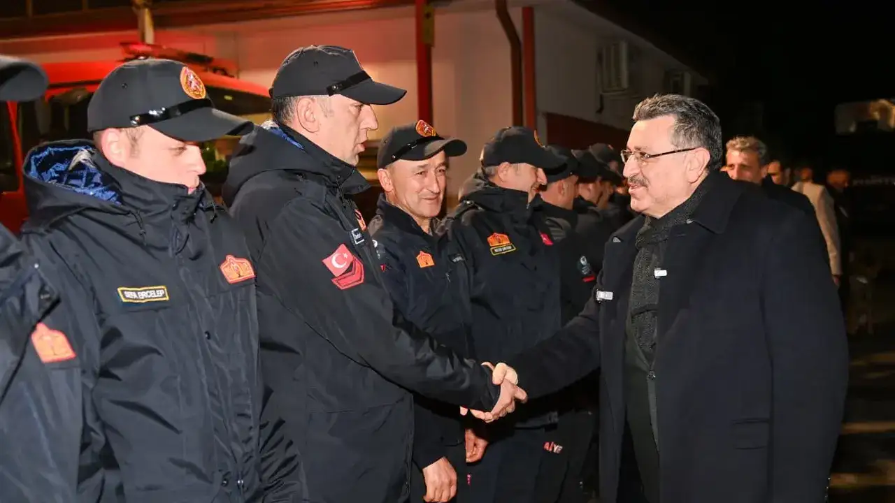 trabzon-itfaiyesi-rekor-mesai-yapti-kent-genelinde-binlerce-olaya-kostu