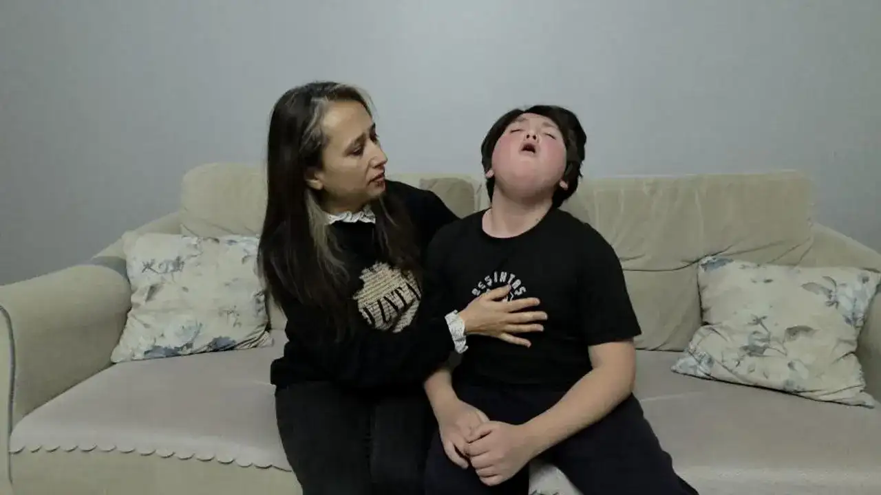 8-yildir-dinmeyen-oksuruk-12-yasindaki-hasan-emrenin-hayatini-karartti