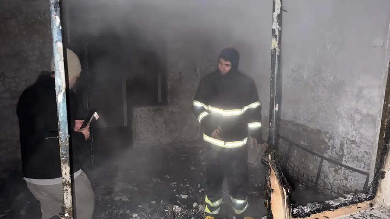 artvinde-apartman-dairesinde-yangin-cikti-mahalle-alarma-gecti