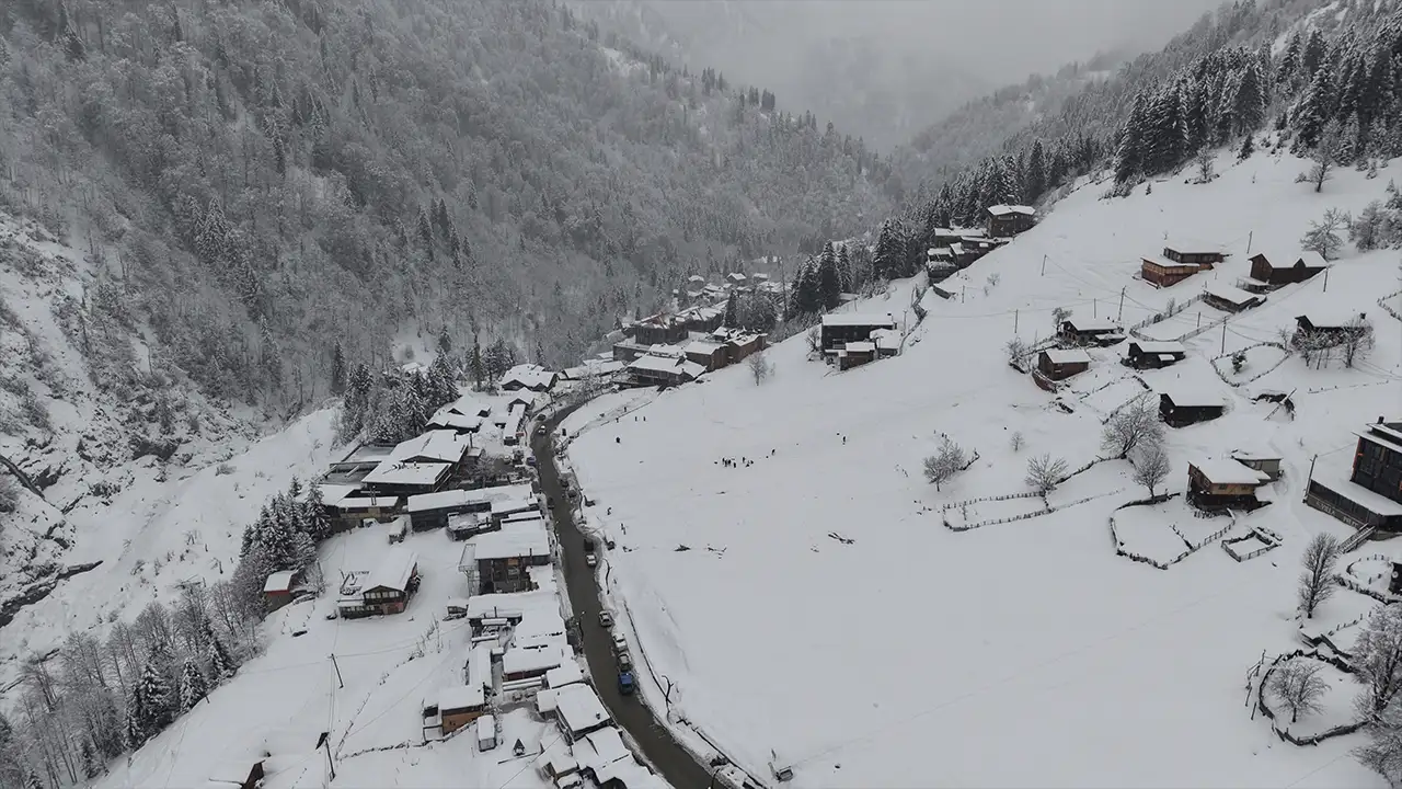 ayder-yaylasinda-kis-turizmi-canlandi-oteller-yuzde-80-dolu