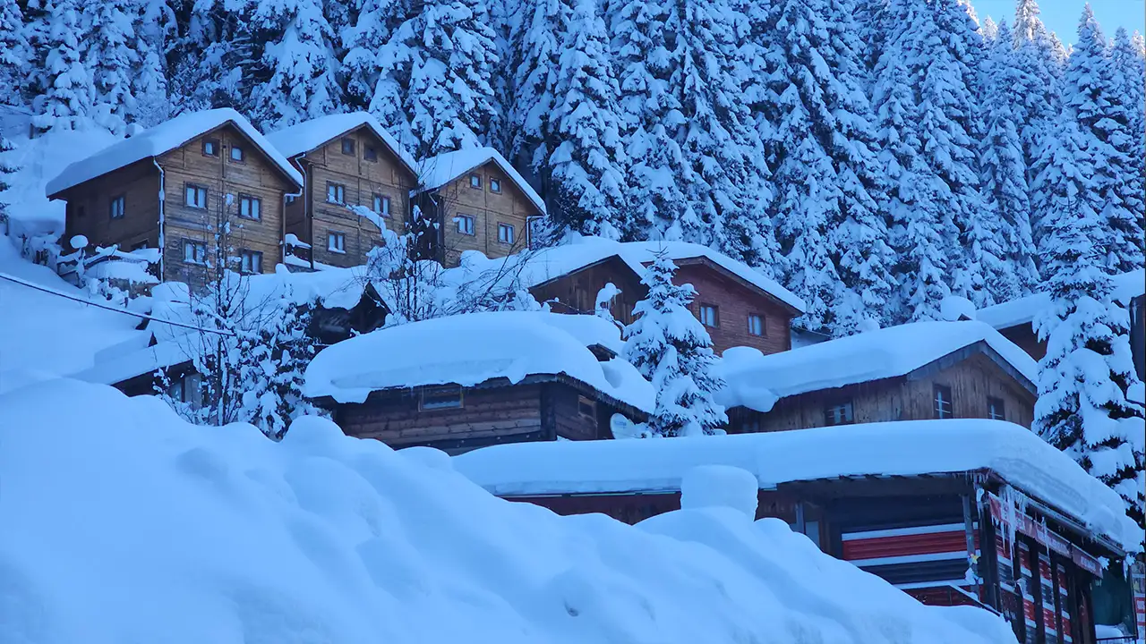 dogu-karadenizde-kar-etkili-oldu-404-yerlesimin-yolu-kapandi