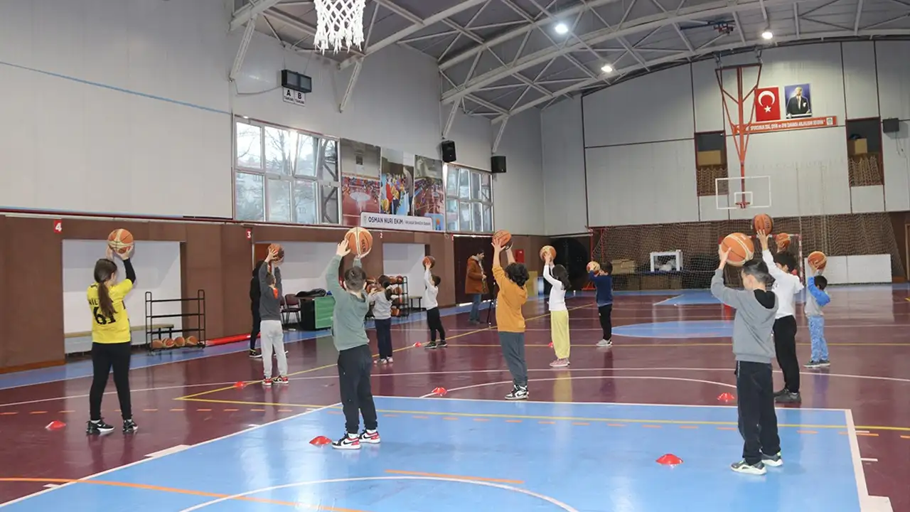 akcaabatta-ara-tatilde-cocuklar-sporla-bulusacak