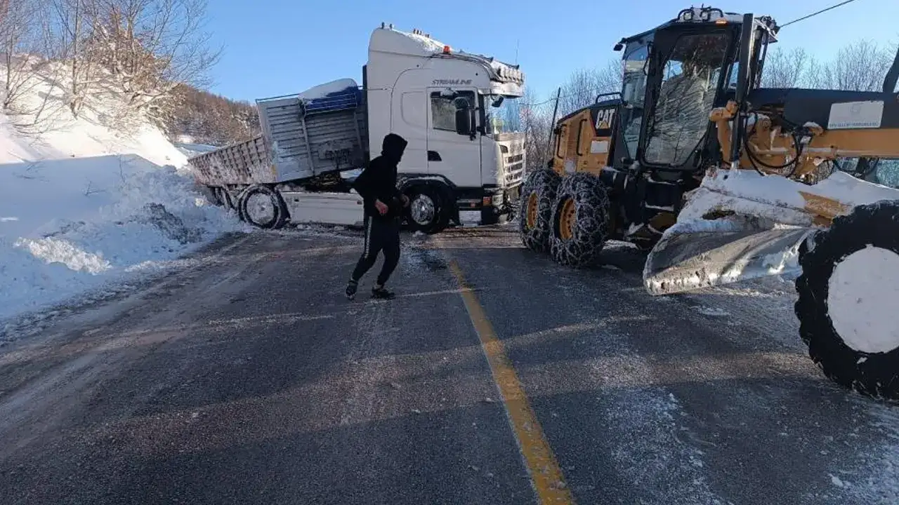 orduda-karla-mucadele-358-mahalle-yolu-acildi