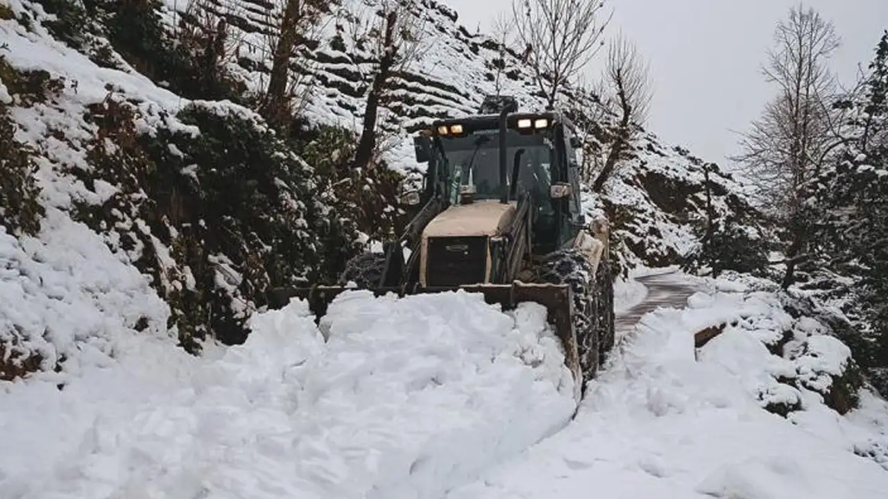 rizede-kar-ulasimi-vurdu-17-koy-yolu-kapali