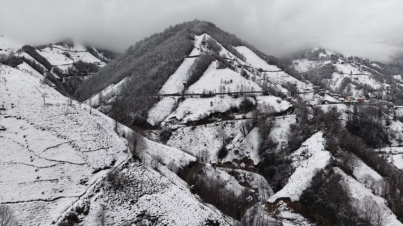 rizede-tunca-vadisi-beyaza-burundu-kartpostallik-goruntuler