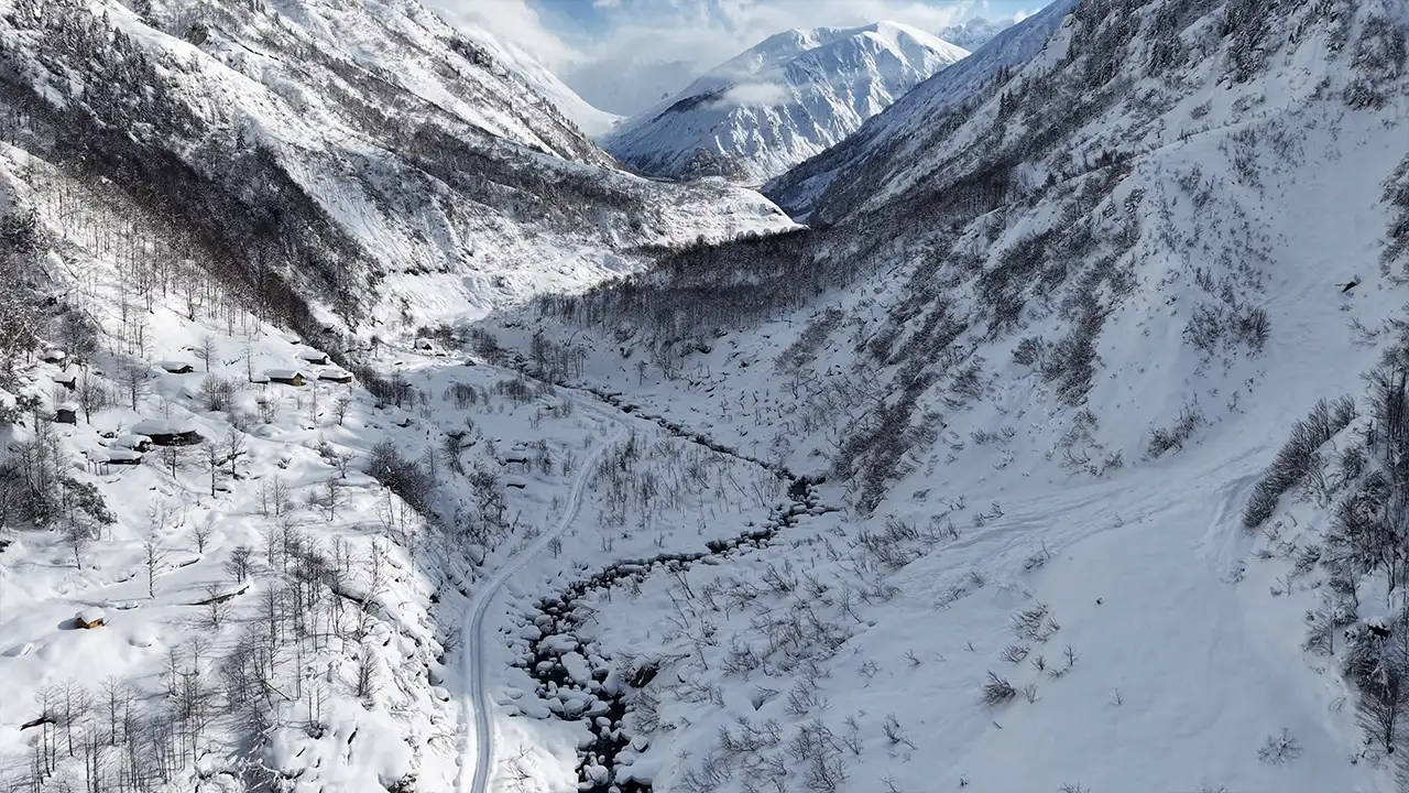 rizede-tunca-vadisi-beyaza-burundu-kartpostallik-goruntuler