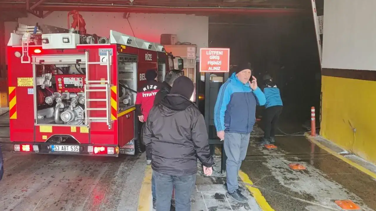 rizede-yer-alti-otoparkinda-trafo-yangini-panige-neden-oldu