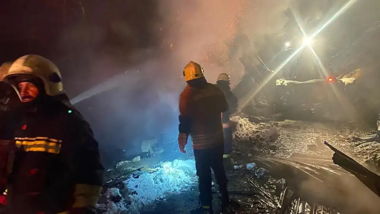 unyede-yangin-ahsap-ev-ve-samanlik-kul-oldu