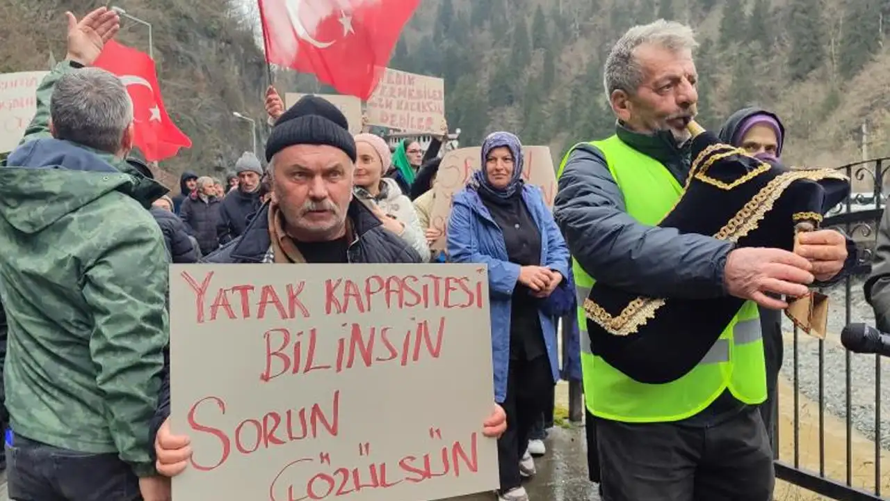 camlihemsinde-ruhsatsiz-turizm-isletmelerinin-yikimina-tepki-cozum-istiyoruz