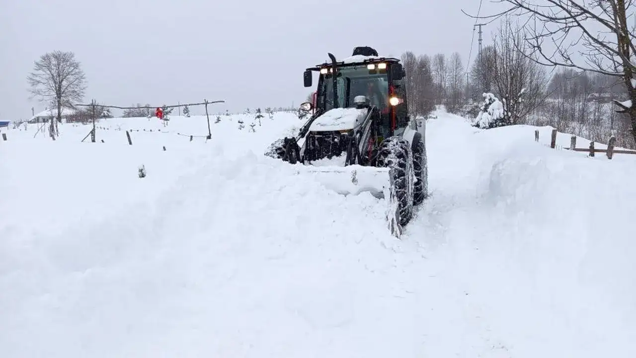orduda-karla-mucadele-suruyor-ekipler-vatandaslarin-yaninda