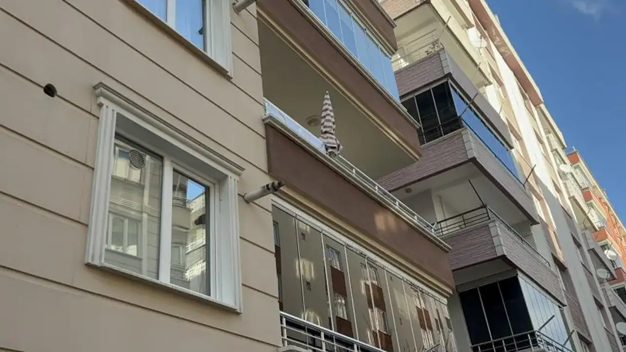 samsunda-balkondan-dusen-70-yasindaki-kadin-hayatini-kaybetti