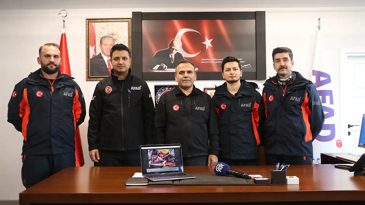 afad-trabzon-ekibi-aanin-yilin-kareleri-oylamasina-katildi