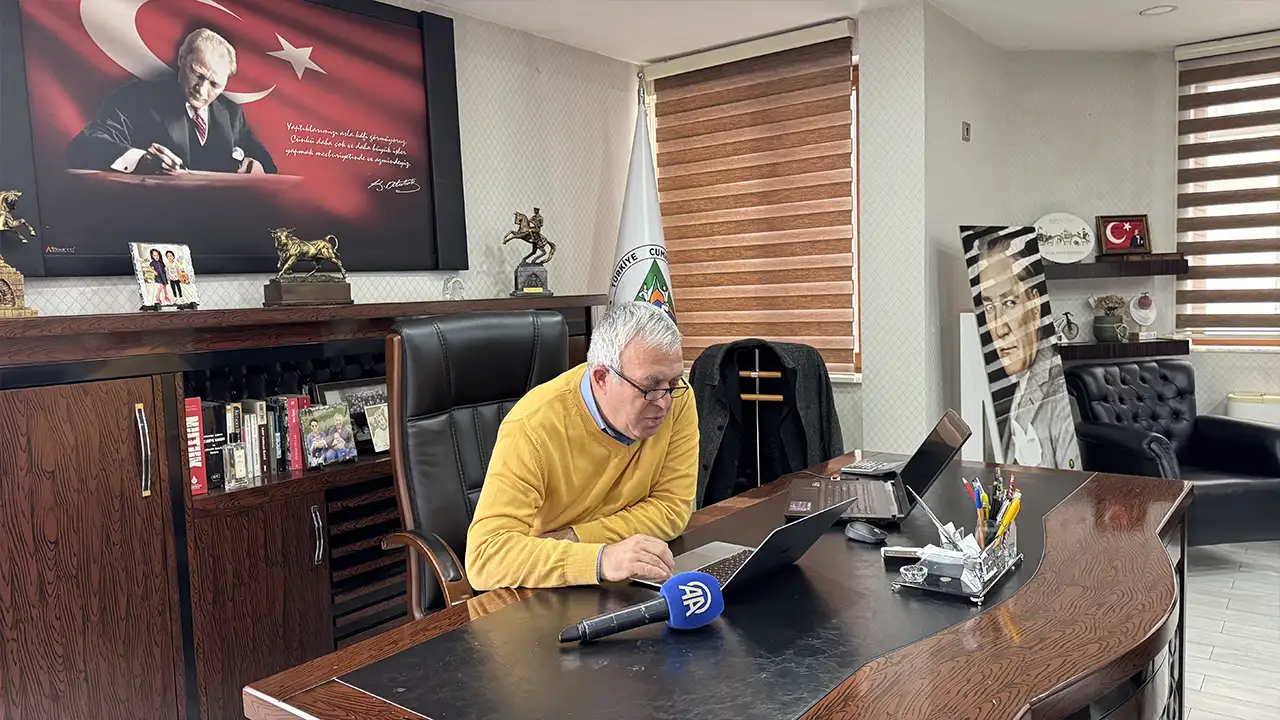 artvin-belediye-baskani-erdem-aanin-yilin-kareleri-2025-oylamasina-katildi