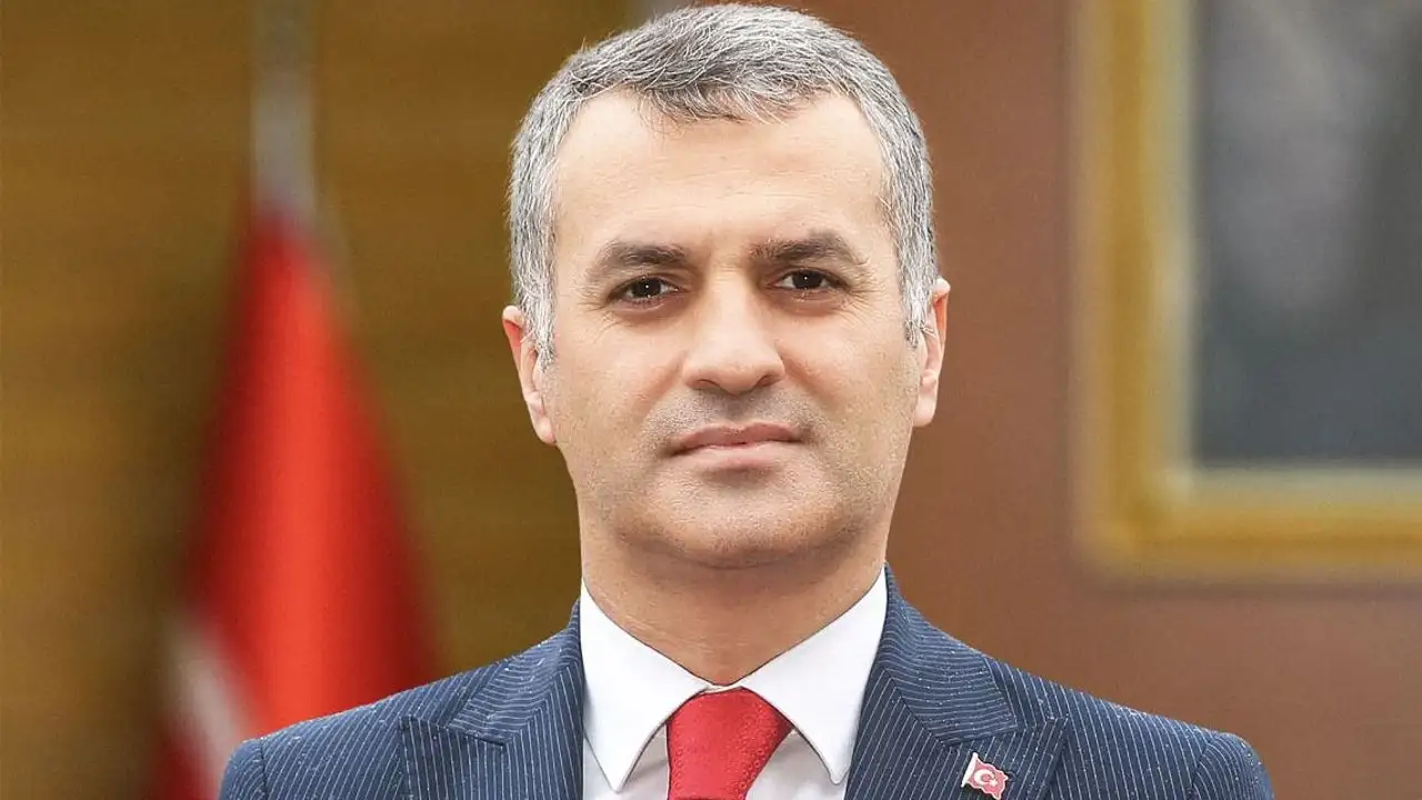 baskan-biyik-ilce-genelinde-bayrak-asma-cagrisi-yapti