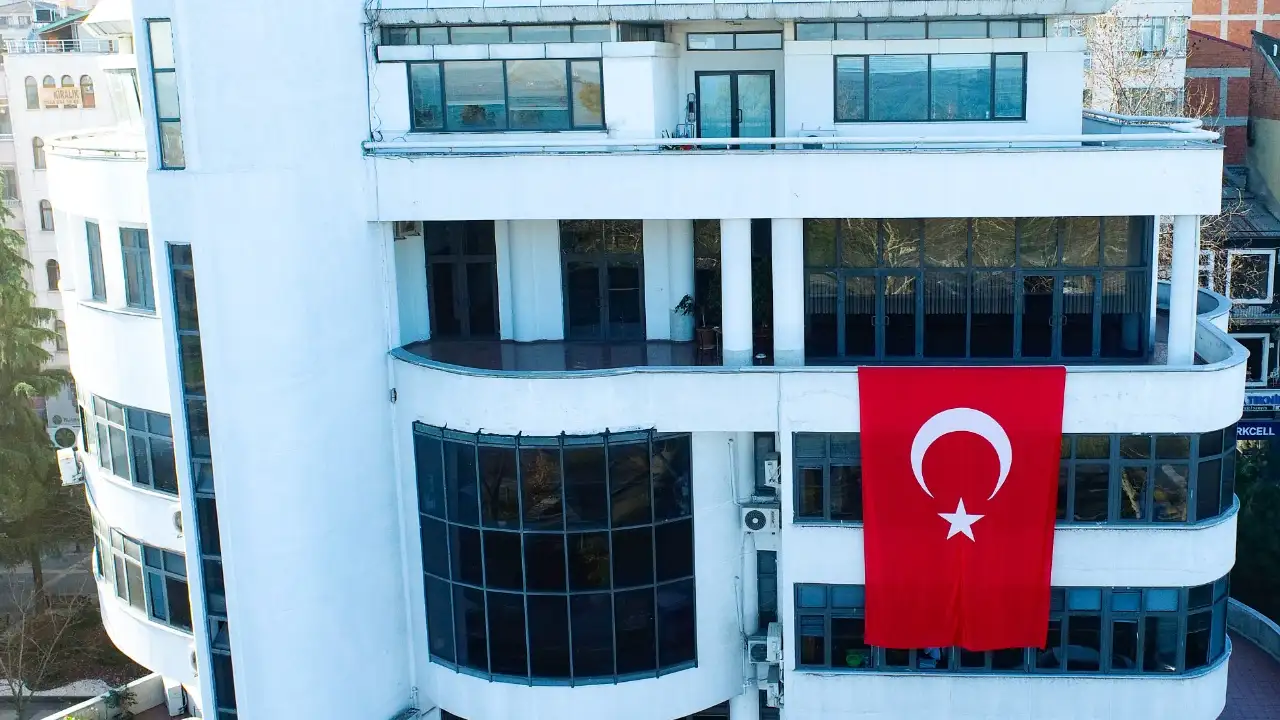 baskan-ekimden-bayrak-mesaji-hicbir-saldiri-cezasiz-kalmaz