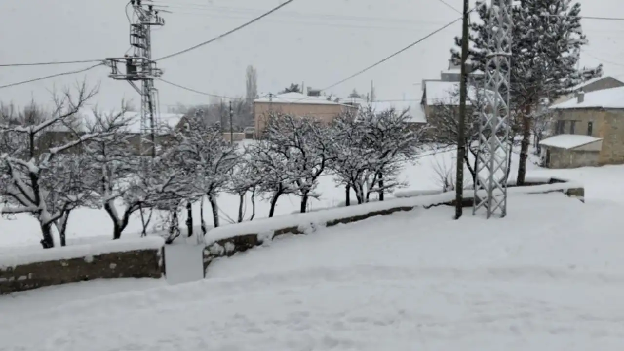 bayburtta-ornek-dayanisma-koyluler-yollari-kendi-imkanlariyla-acti