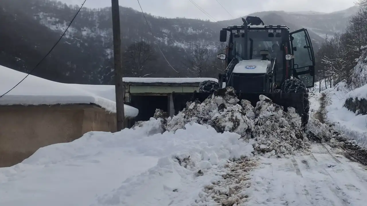 trabzonda-kar-engeli-asildi-sehir-genelinde-kapali-yol-kalmadi