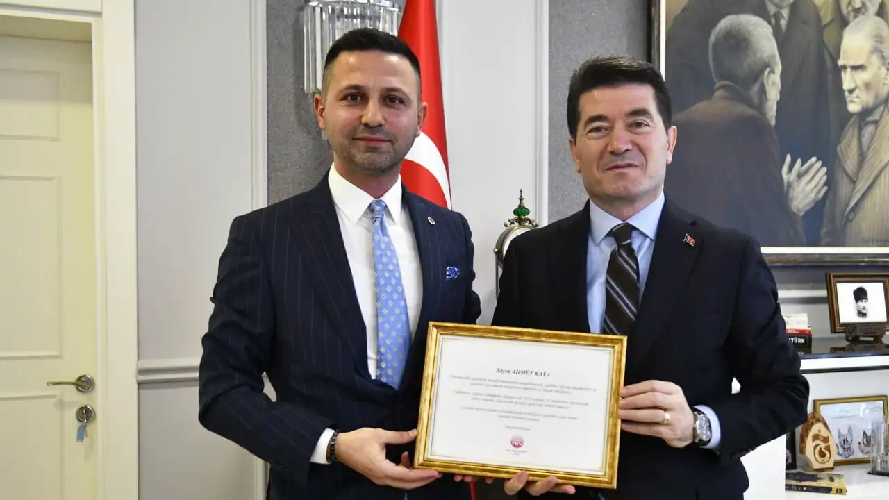 trabzonda-ornek-proje-gonderilen-cicekler-burs-destegine-donustu